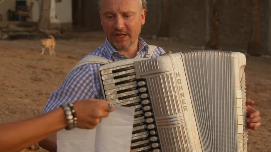 Dem „Bauer sucht Frau International“-Kandidaten ist jedes Mittel recht, um Calinas Herz zu erobern. Auch eine Lüge.