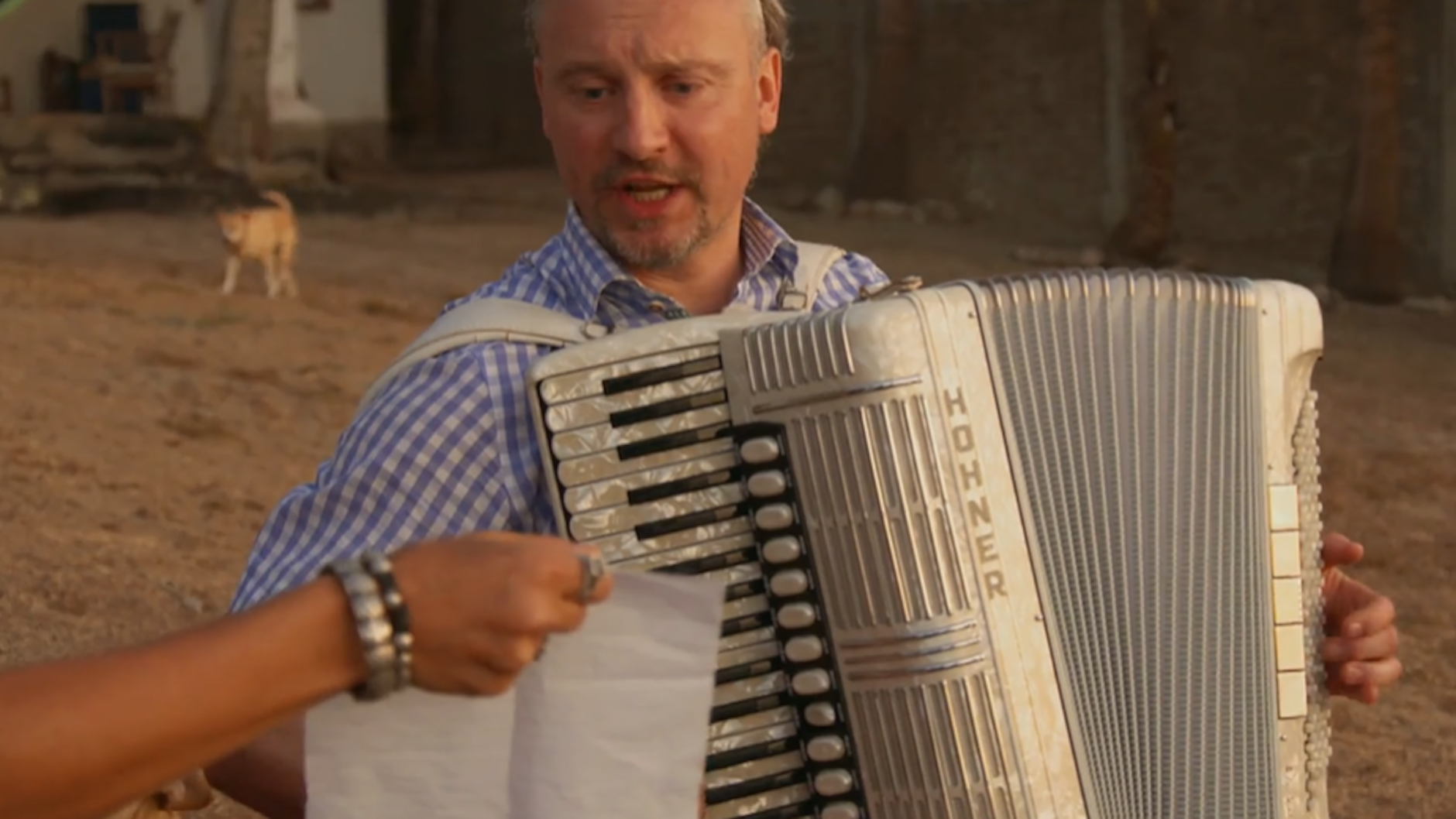 Dem „Bauer sucht Frau International“-Kandidaten ist jedes Mittel recht, um Calinas Herz zu erobern. Auch eine Lüge.