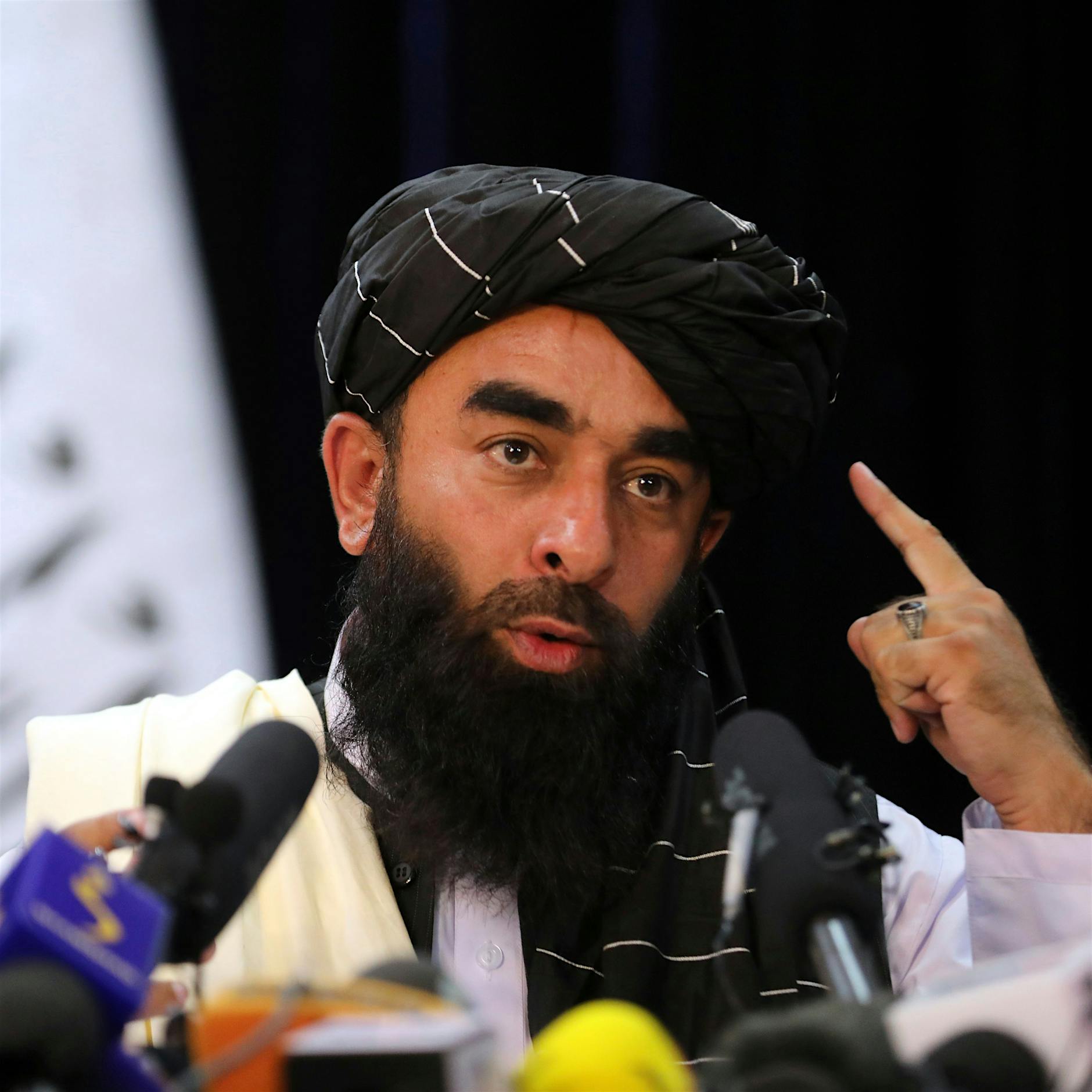 Sperren, Löschen, Zensieren? Social-Media-Konzerne ringen mit Taliban-Accounts