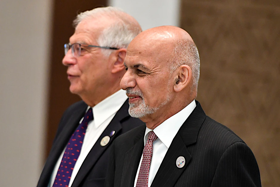 Der EU-Außenbeauftragte Josep Borrell und der afghanische Präsident Ashraf Ghani am 16. Juli auf einer Konferenz in Usbekistan.