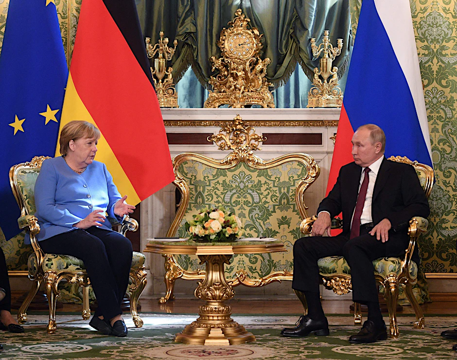 Der russische Präsident Wladimir Putin (r.) und Angela Merkel bei ihrem Treffen am Freitag in Moskau.