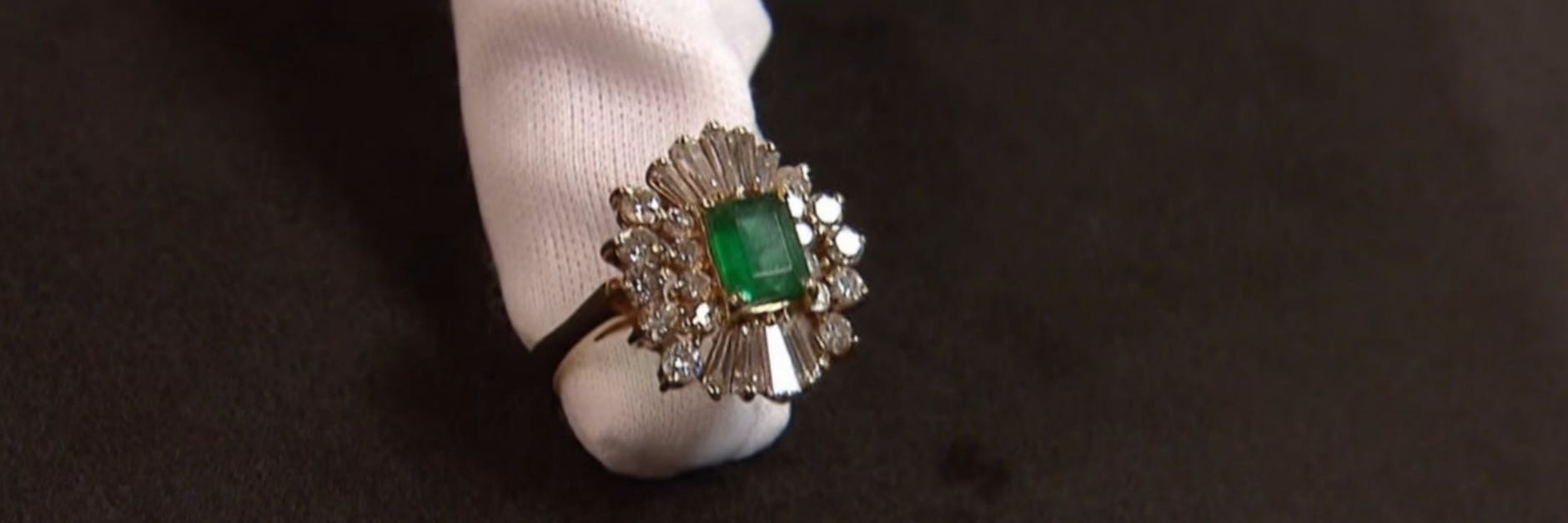 Dieser Klunker steht bei „Bares für Rares“ zum Verkauf.