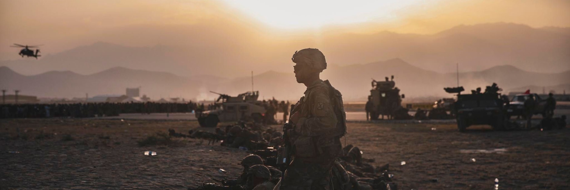 Soldaten der US-Armee sichern den internationalen Flughafen Hamid Karzai in Kabul.