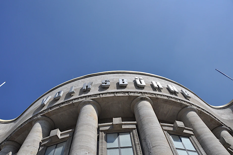 Die Volksbühne am Rosa-Luxemburg-Platz in Berlin.