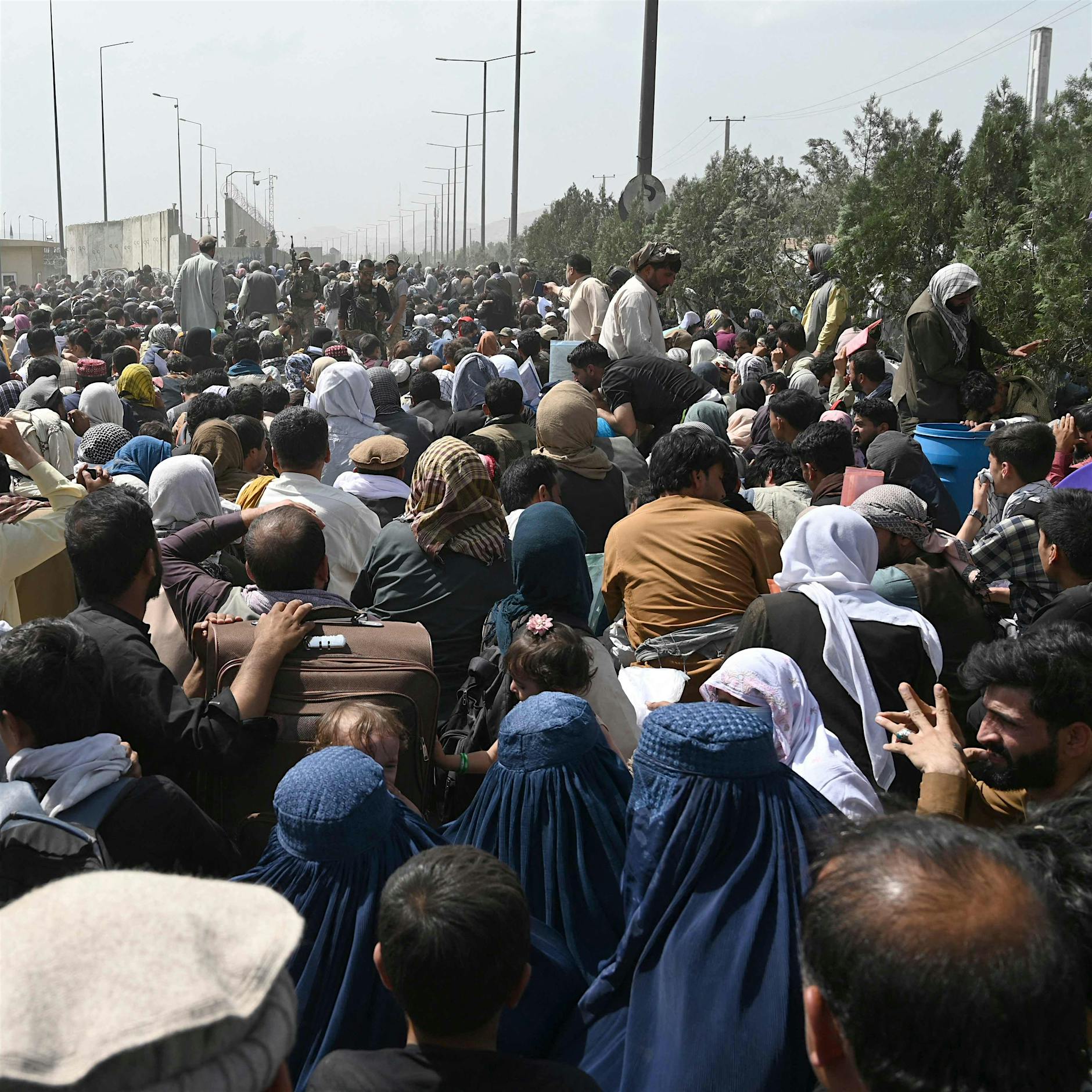 Tausende belagern weiterhin Eingänge zu Kabuler Flughafen