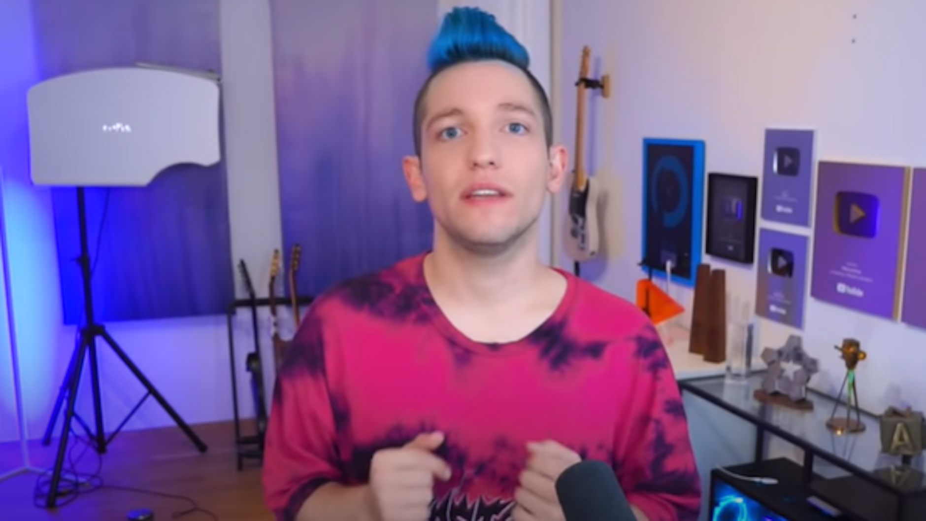 YouTuber Rezo kritisiert in seinem neuen Video vor allem CDU-Kanzlerkandidat Armin Laschet.