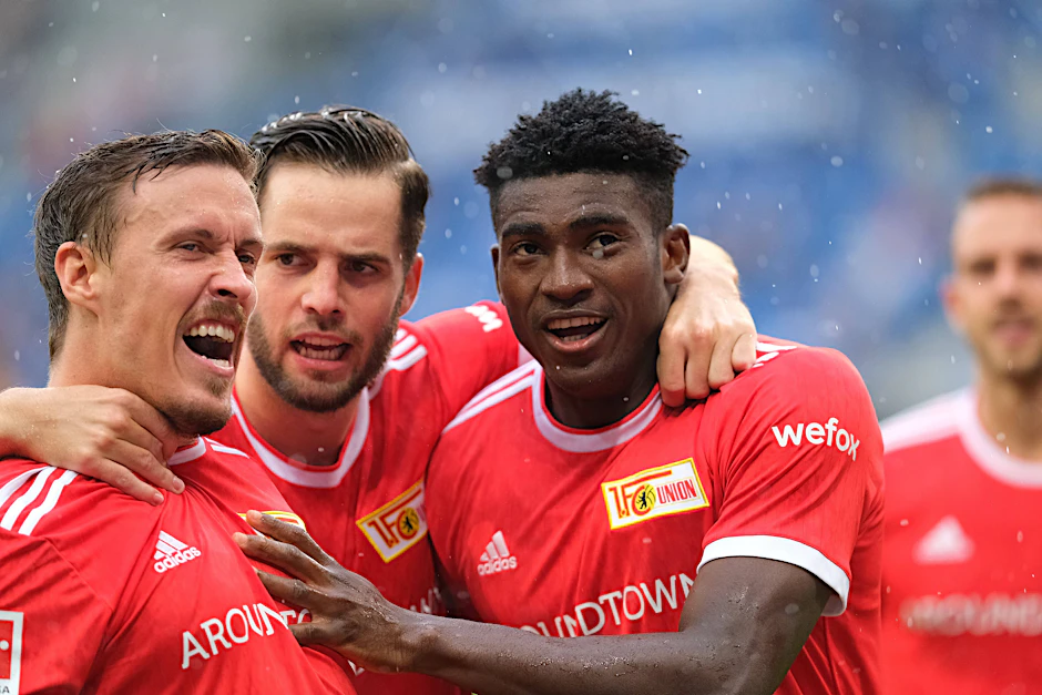 Max Kruse, Niko Gießelmann und Taiwo Awoniyi (v.l.) &nbsp;feiern das Tor zum 2:2.