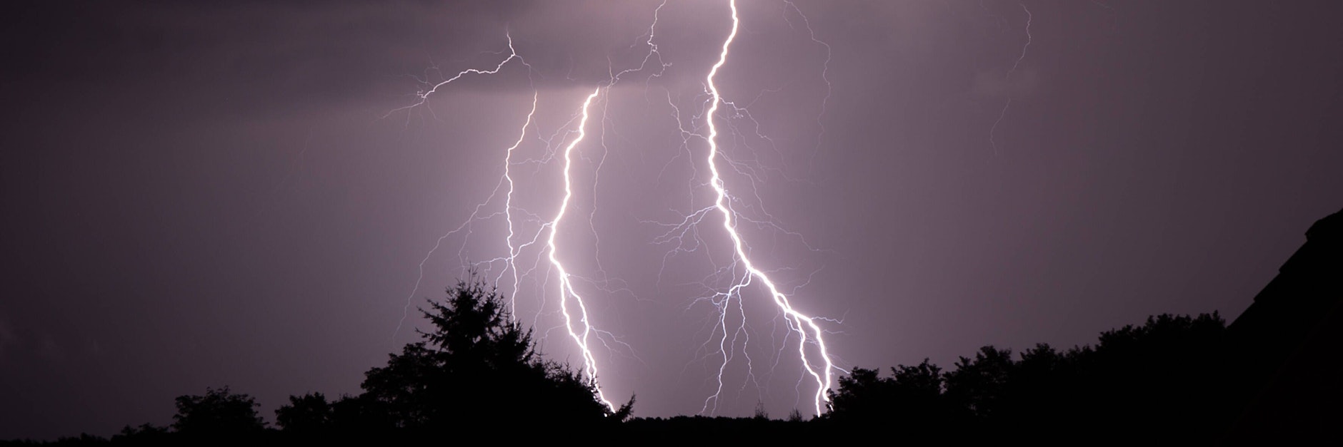 Heftige Gewitter werden im Laufe des Tages erwartet.