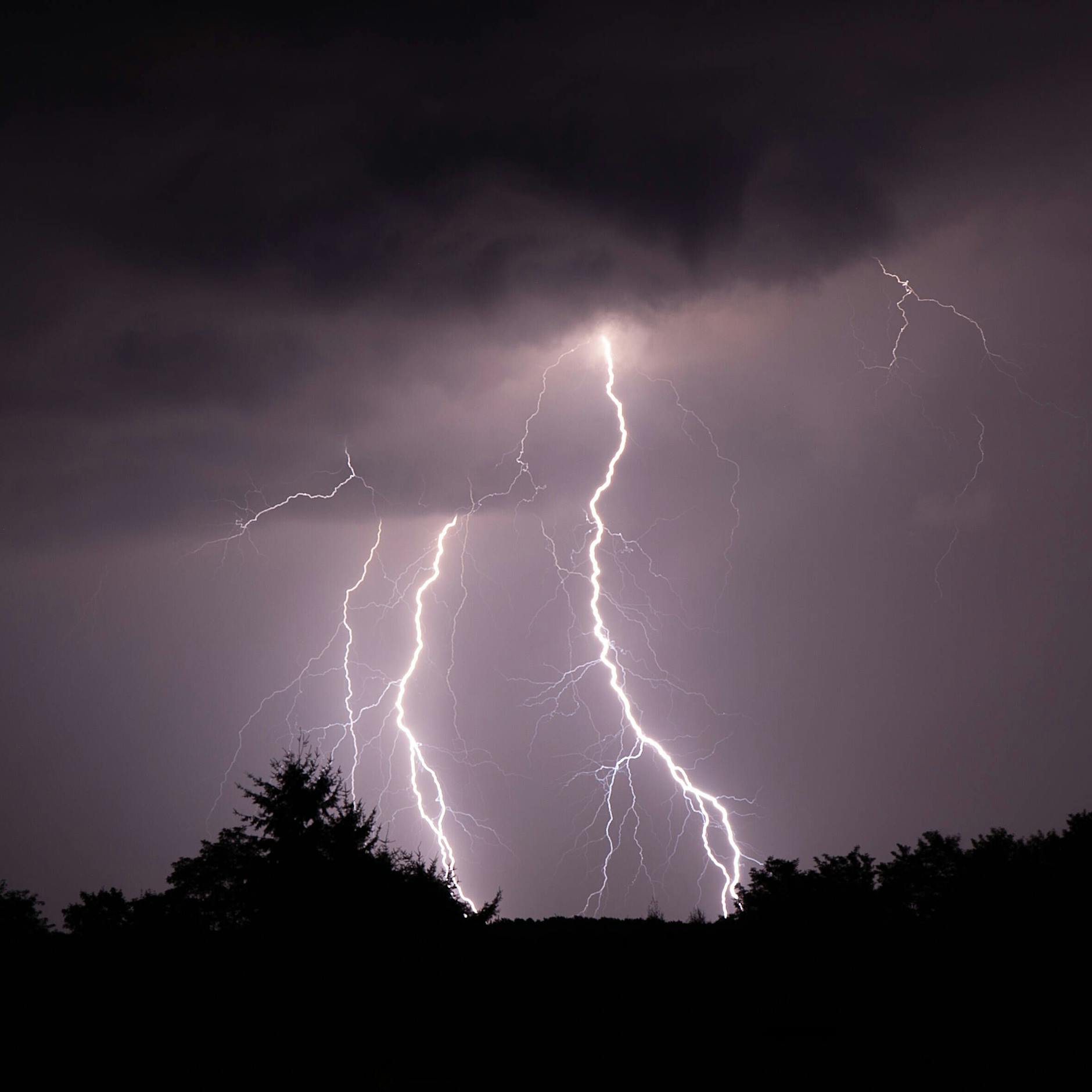 Blitz, Sturm, Hagel, Dauerregen: SO heftig trifft uns Tief „Manfred“