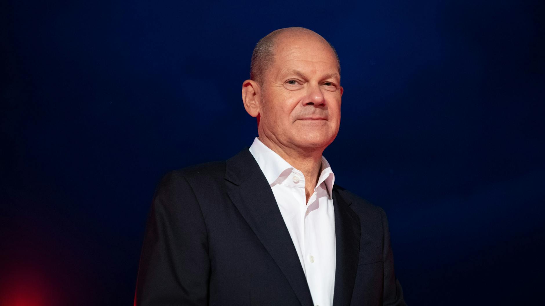 Olaf Scholz (SPD) kann sich über ein Gleichauf seiner Partei mit der Union freuen. (Archivbild)