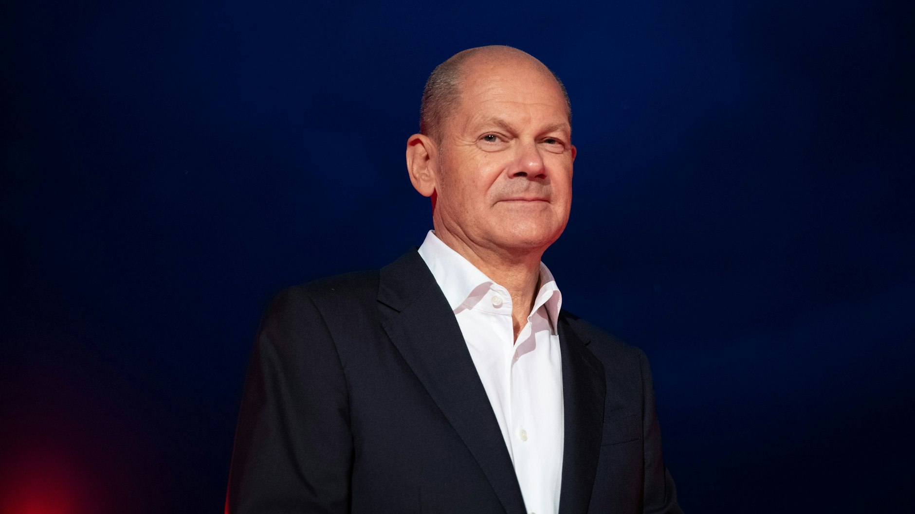 Olaf Scholz (SPD) kann sich über ein Gleichauf seiner Partei mit der Union freuen. (Archivbild)