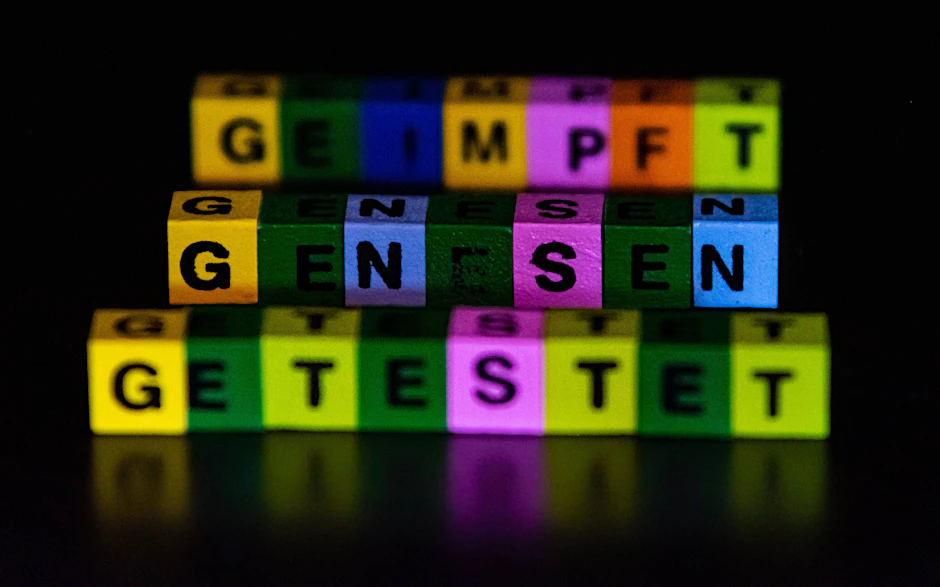 Anders als bei sonstigen Infektionen ist bei COVID-19 für Genesene per Verordnung ein Verfallsdatum eingebaut. Nach sechs Monaten verliert der PCR-Befund seine Gültigkeit.