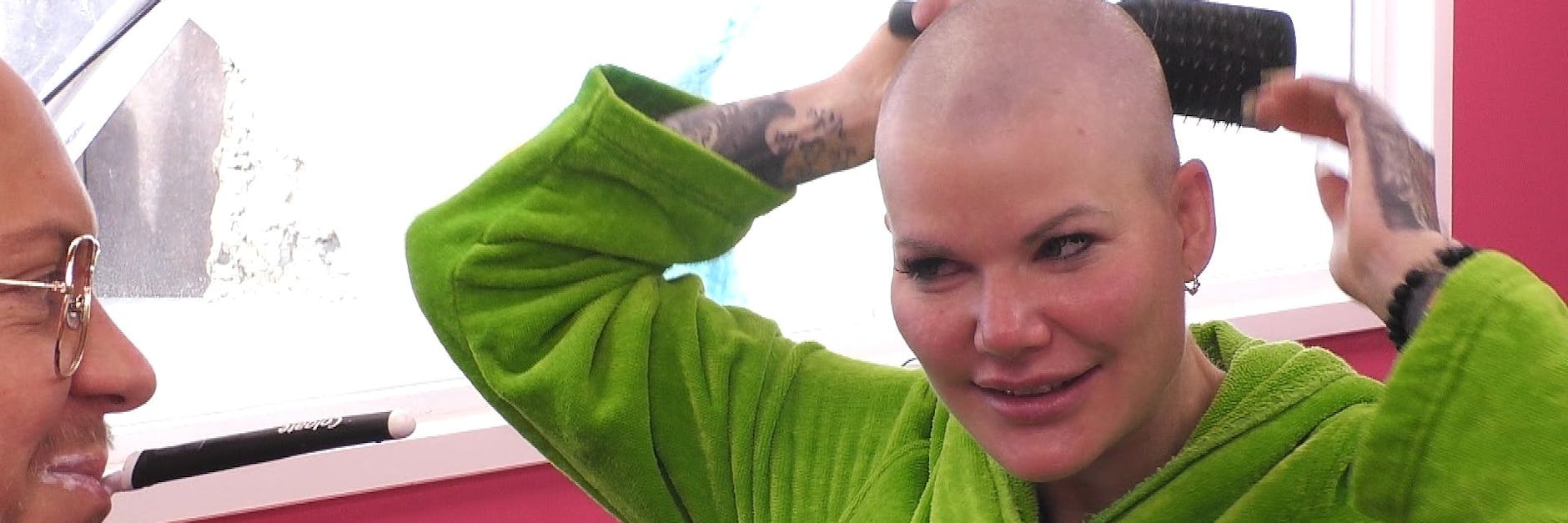 Melanie Müller hat sich bei „Promi Big Brother“ eine Glatze geschoren.