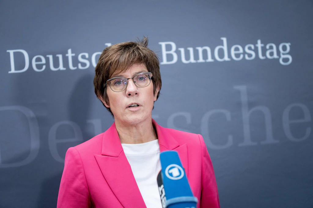 AKK zu Afghanistan-Einsatz: „Ich halte den Kopf hin“