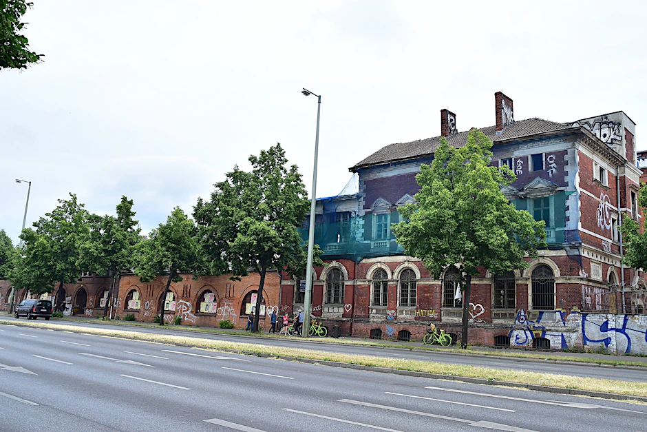 Die Fassade des Revier Südosts in Niederschöneweide.