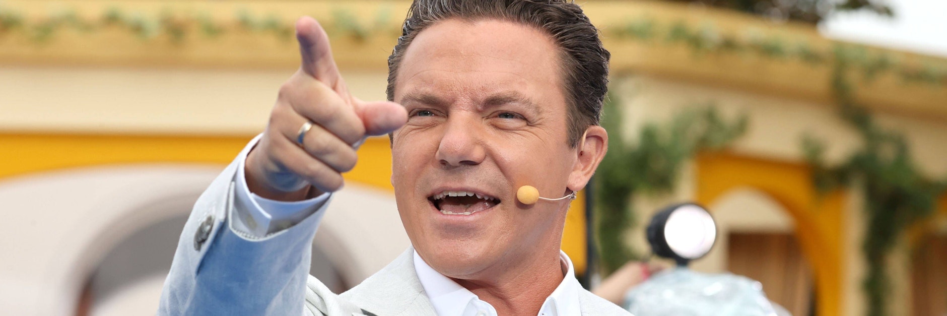 Stefan Mross moderiert jede Woche die beliebte Schlager-Show „Immer wieder sonntags“.