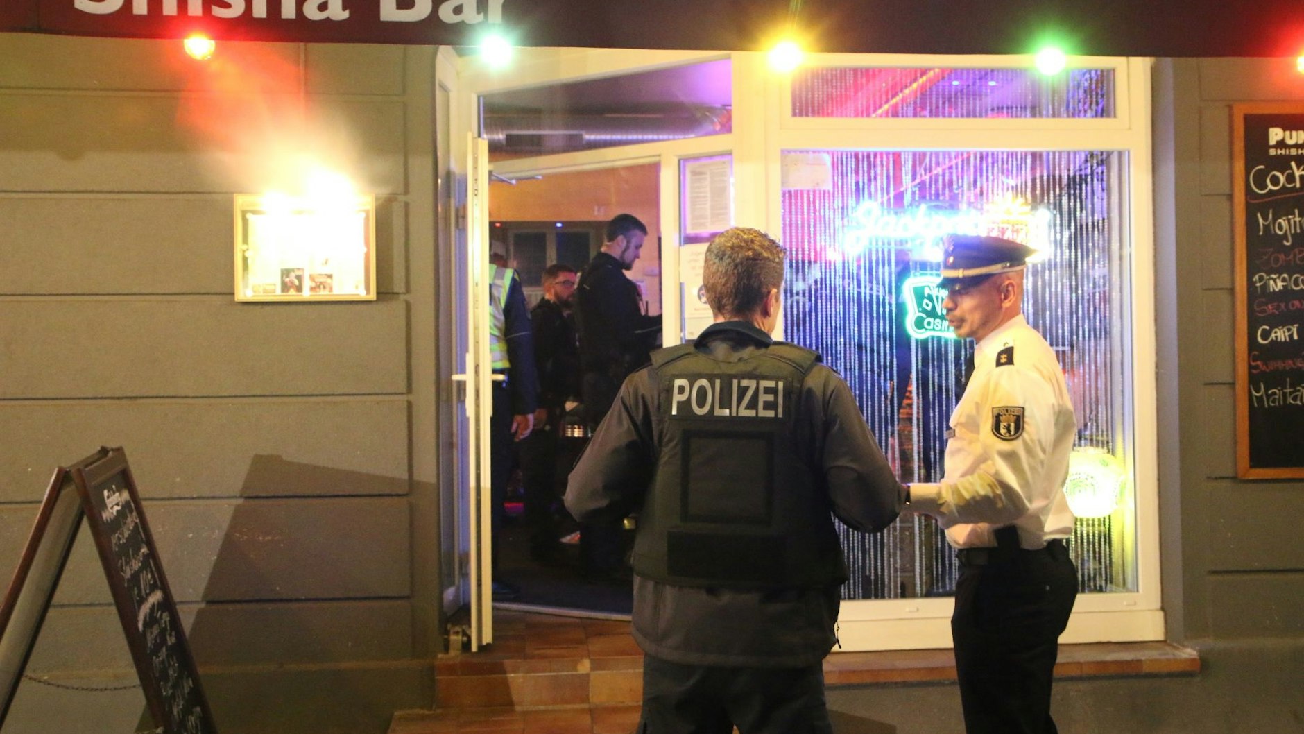 Regelmäßig kontrollieren Polizei und Bezirksämter in Berlin Lokale, um gegen die Clankriminalität vorzugehen.