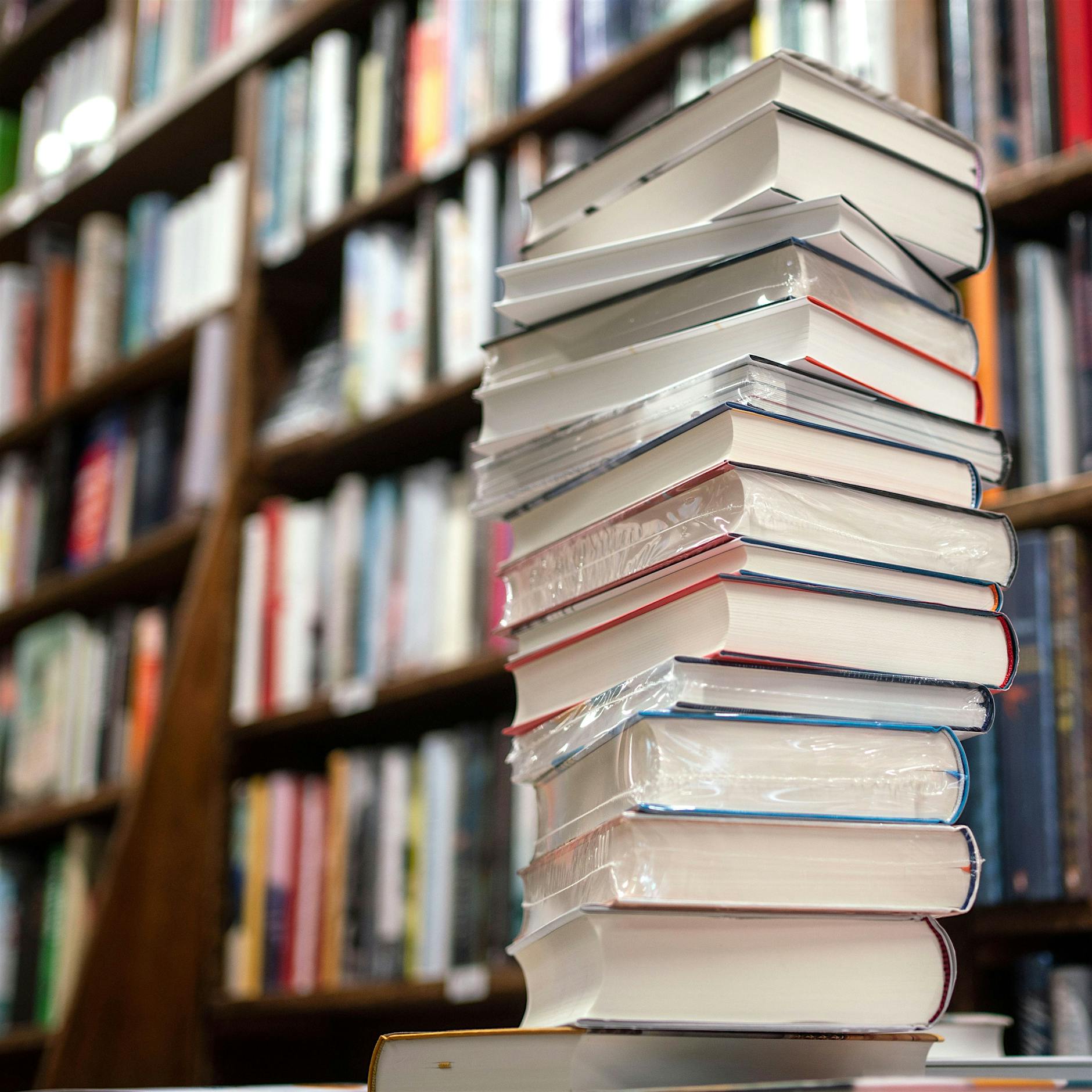 Bekannte Gefühle, gemischte Gesichter: Die Longlist des Deutschen Buchpreises