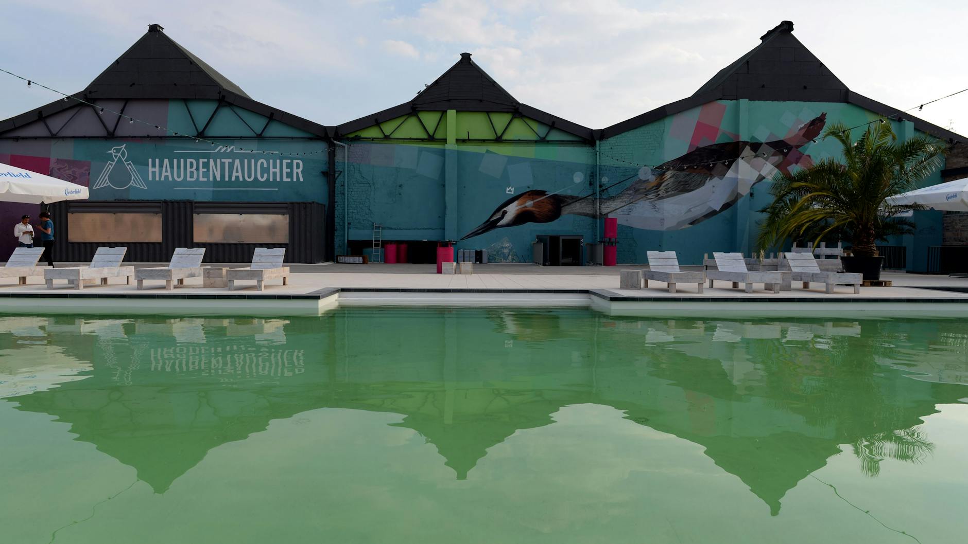 Der Pool-Club Haubentaucher auf dem RAW-Gelände wird in den nächsten Tagen zum Wallfahrtsort der Fotokunst und Foto-Technik.