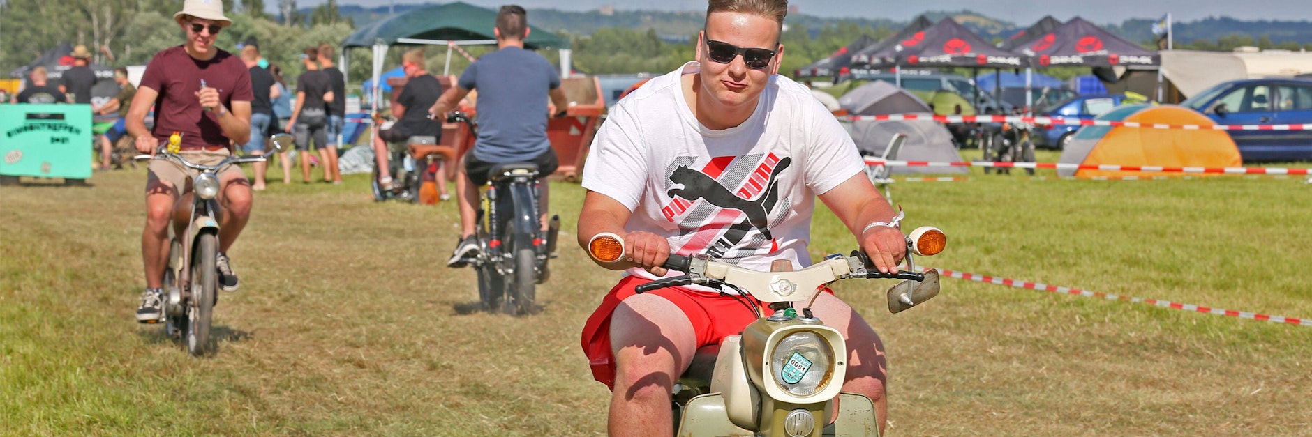 Mopeds und Motorräder aus der ehemaligen DDR haben noch heute viele Fans. Auf Motorradtreffen wie hier in Zwickau wird gefachsimpelt und gefahren.&nbsp;