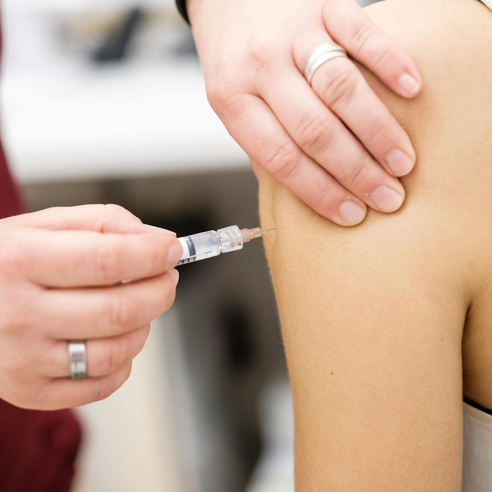 Schock-Studie widerspricht Drosten: Corona-Impfschutz nimmt innerhalb von sechs Monaten ab!