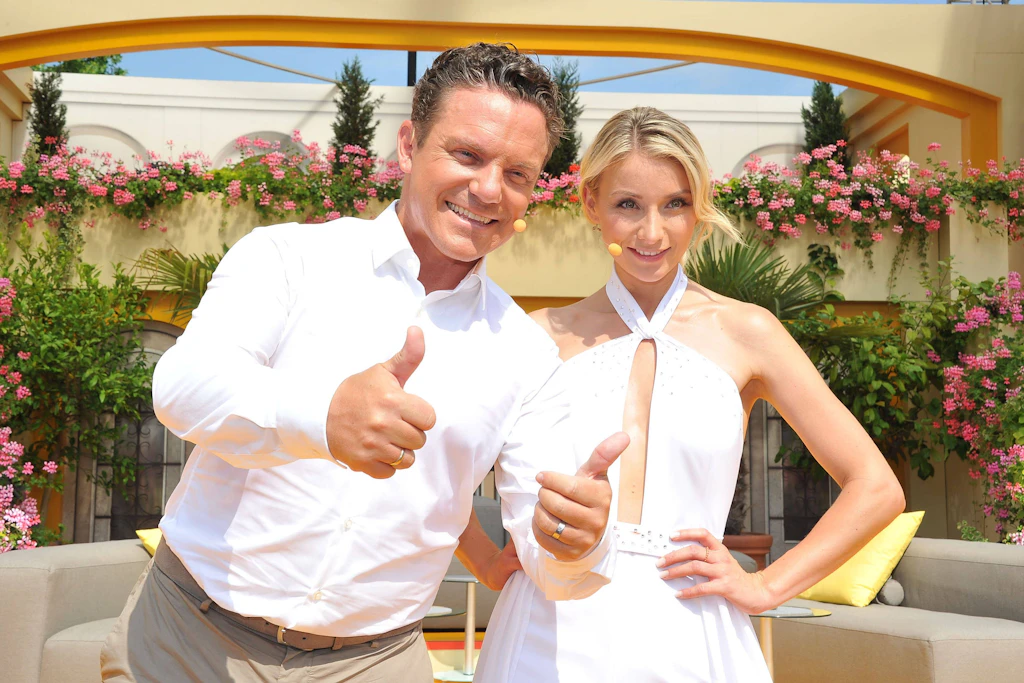 Stefan Mross und Anna-Carina Woitschack: SO luxuriös ist ihr 450.000-Euro-Wohnmobil – mit Video