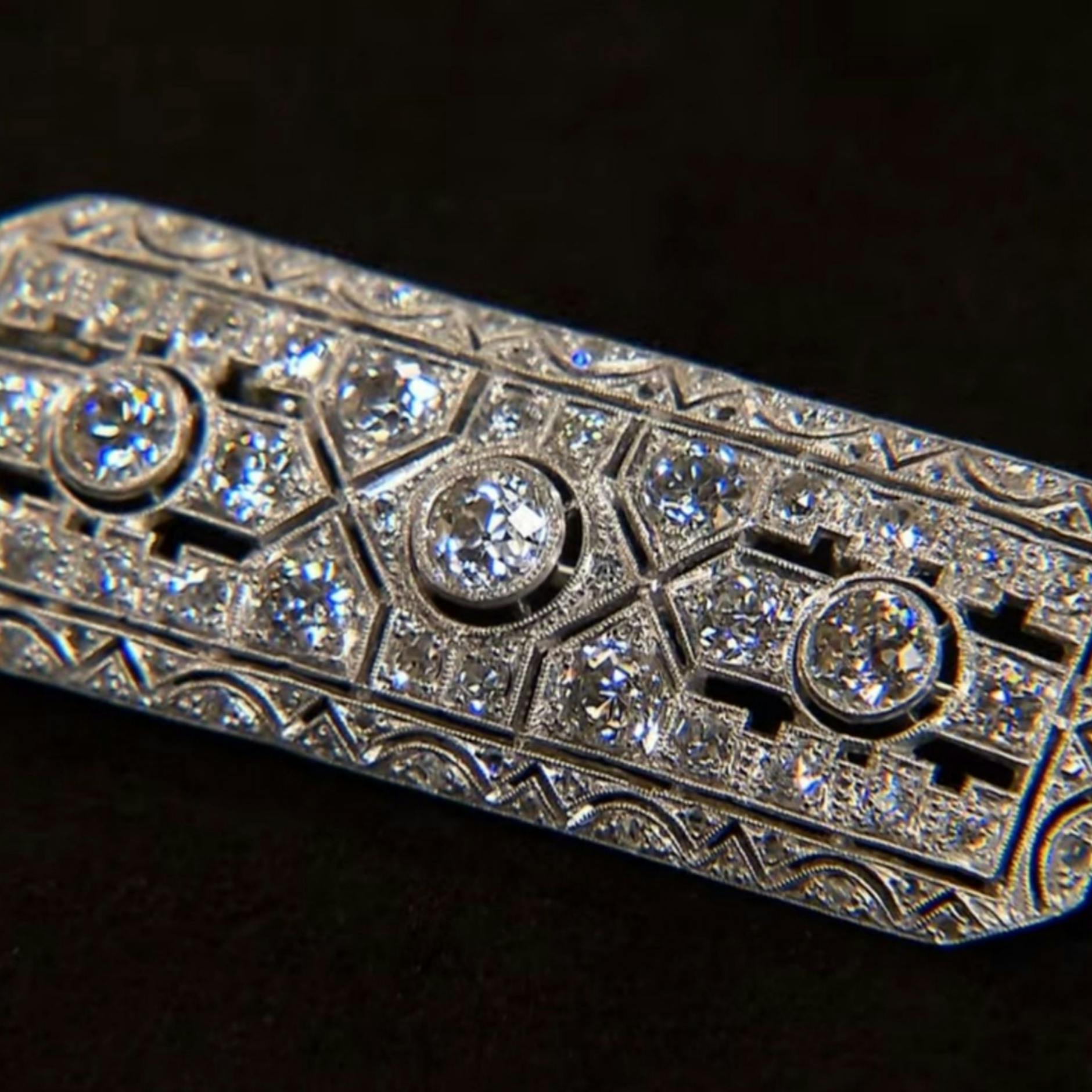 Rentner erfüllt sich Traum bei „Bares für Rares“: 3-Karat-Brosche seiner verstorbenen Frau bringt ihm einen Hammer-Preis