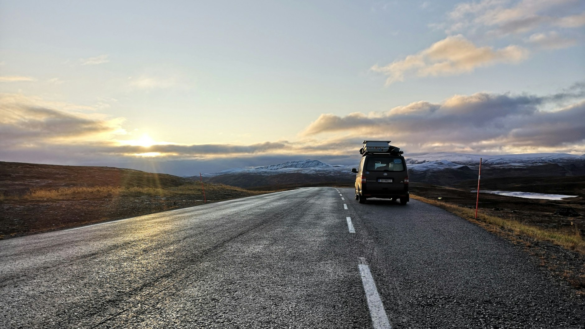 Im Herbst Richtung Norden auf der Suche nach dem Polarlicht. Sarah und Mathias wählen eine andere Route als viele Nomaden, die den Winter lieber im Süden verbringen.&nbsp;