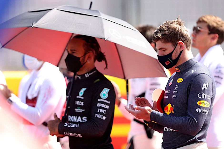 Nur acht Punkte liegt Weltmeister Lewis Hamilton (l.) in der Fahrerwertung vor Max Verstappen. Das verspricht Spannung für den zweiten Teil der Formel-1-Saison.