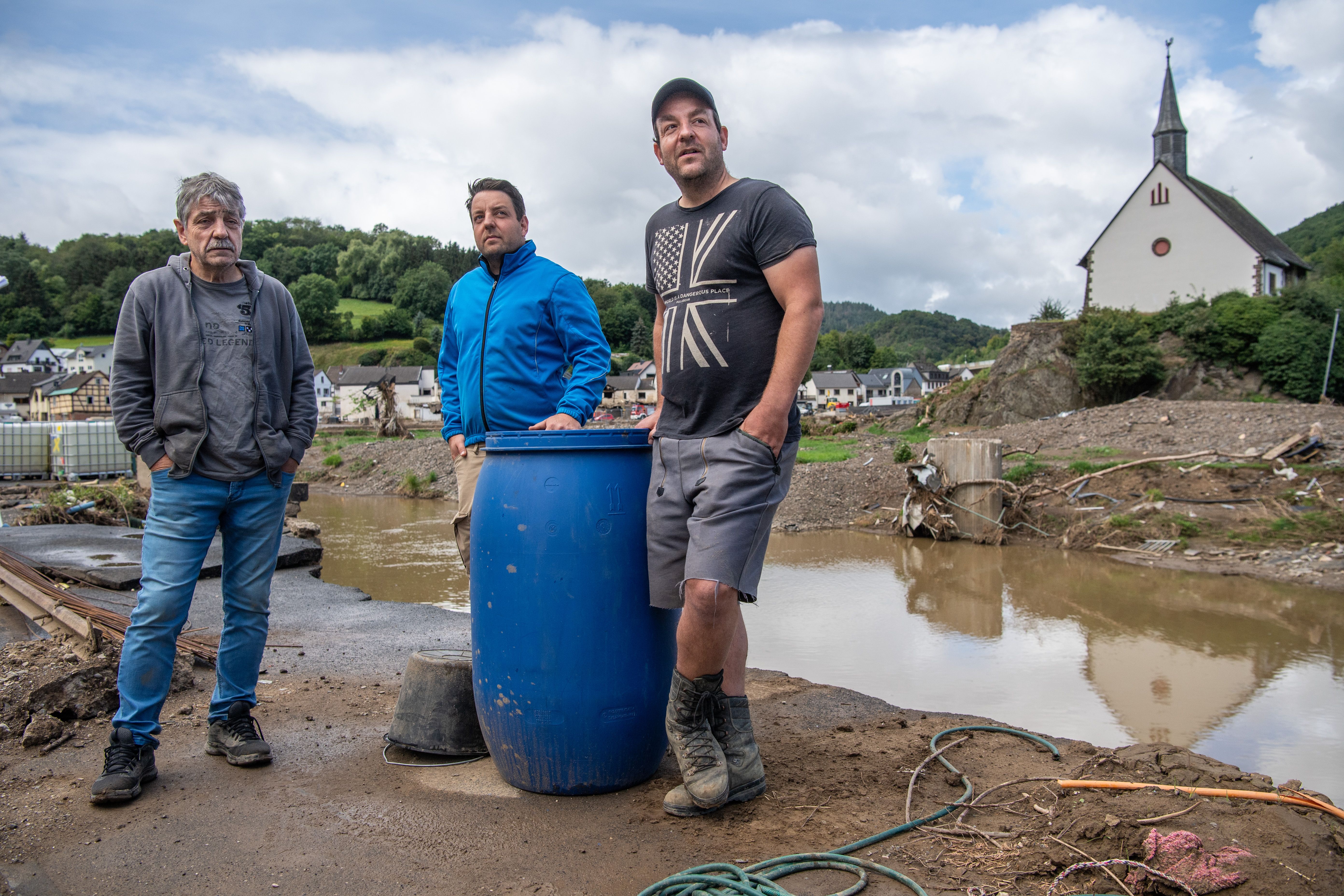 Besuch im Flutgebiet: Alles verloren, vollkommen erschöpft