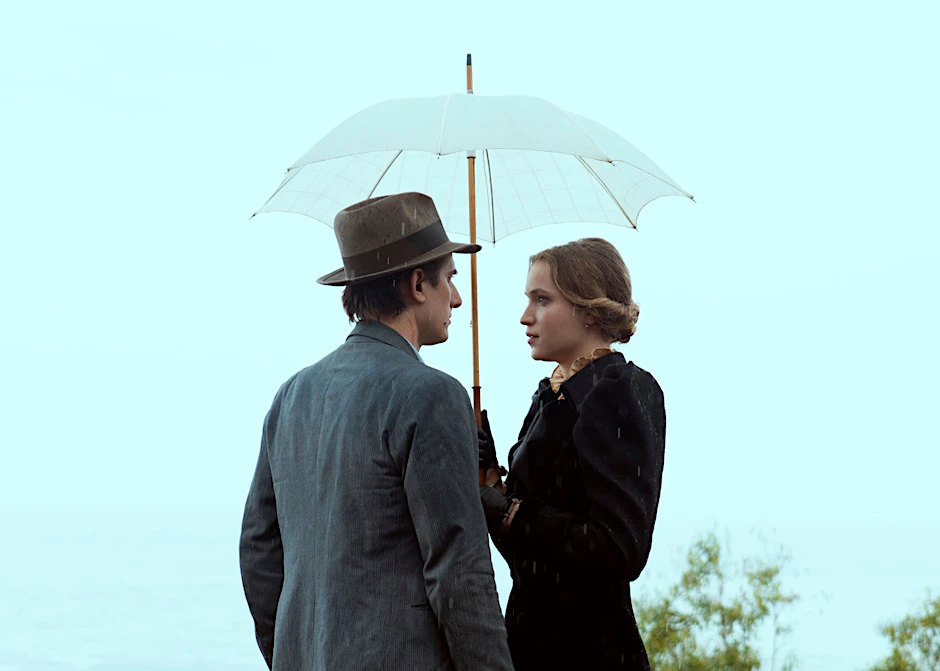 Luca Marinelli und Jessica Cressy in dem Film „Martin Eden“.