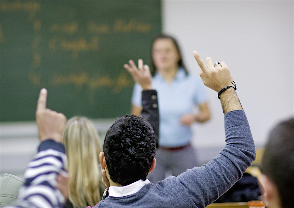 In mehreren Bundesländern ist eine Debatte um Durchseuchung an Schulen entbrannt. (Symbolbild)