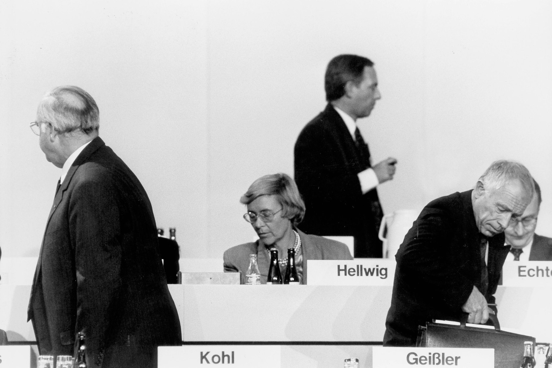 Allein auf weiter Männerflur: Renate Hellwig beim CDU-Parteitag 1989.