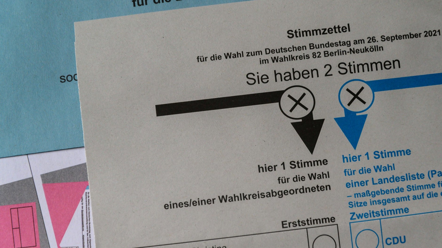 Briefwahlunterlagen zur Bundestagswahl 2021.
