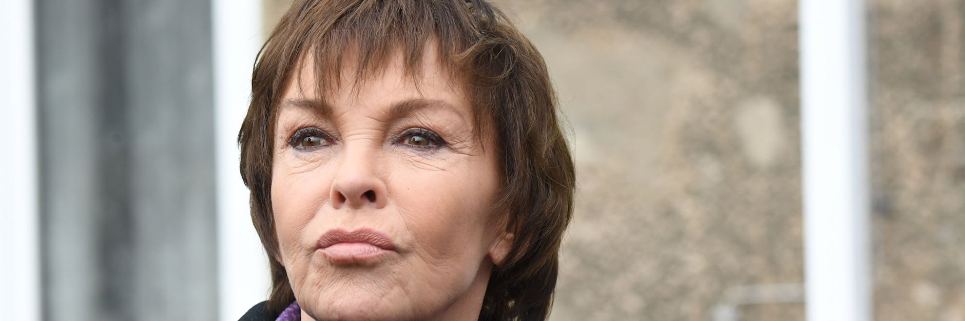 Die Schauspielerin Katrin Sass steht als Ex-Staatsanwältin Karin Lossow bei einem Fototermin auf dem Set des Usedom-Krimis. 