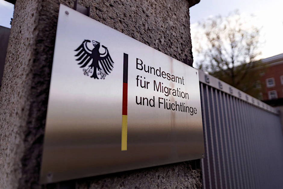Das Bundesamt für Migration und Flüchtlinge: Hier arbeiten die Mühlen langsam, die Anerkennung als Geflüchteter kann auch mal drei Jahre dauern.