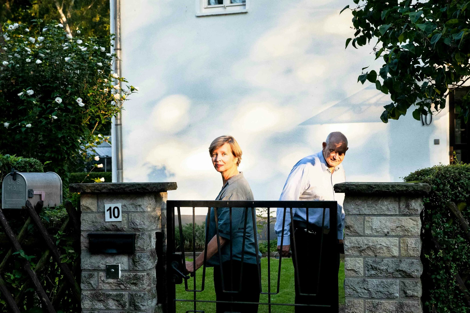 August 24, 2021, Berlin-Pankow: Jenny and und ihr Vater John Erpenbeck in der Nähe ihres Hauses.