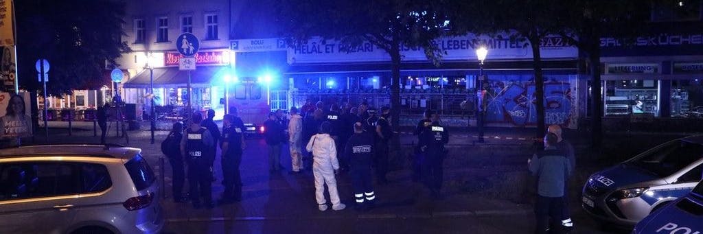 Polizisten am Tatort