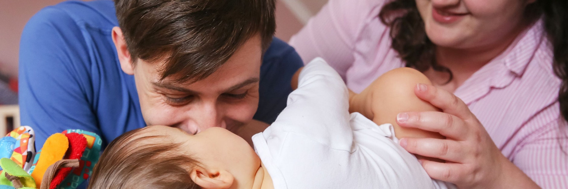 Junge Eltern dürfen künftig 32 Wochenstunden arbeiten, während sie Elterngeld beziehen.