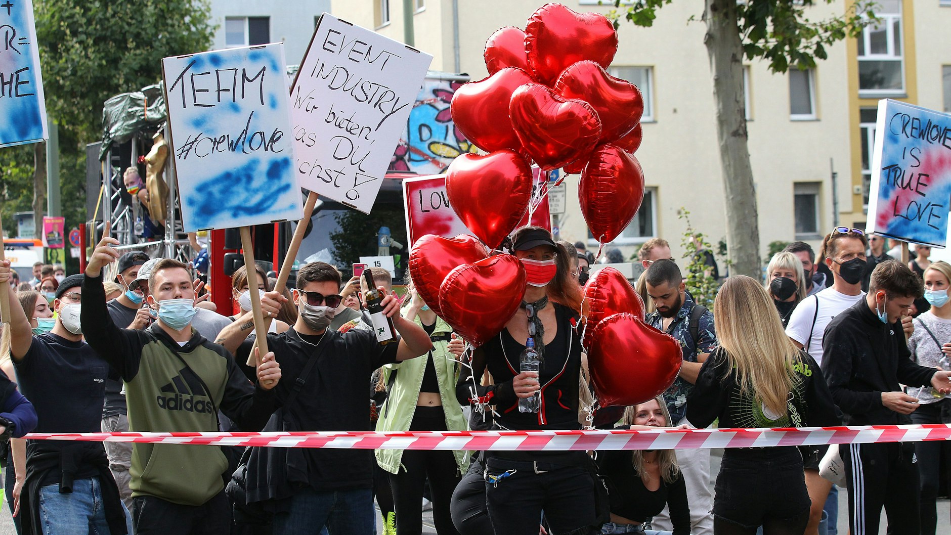 Teilnehmer beim Zug der Liebe in Berlin