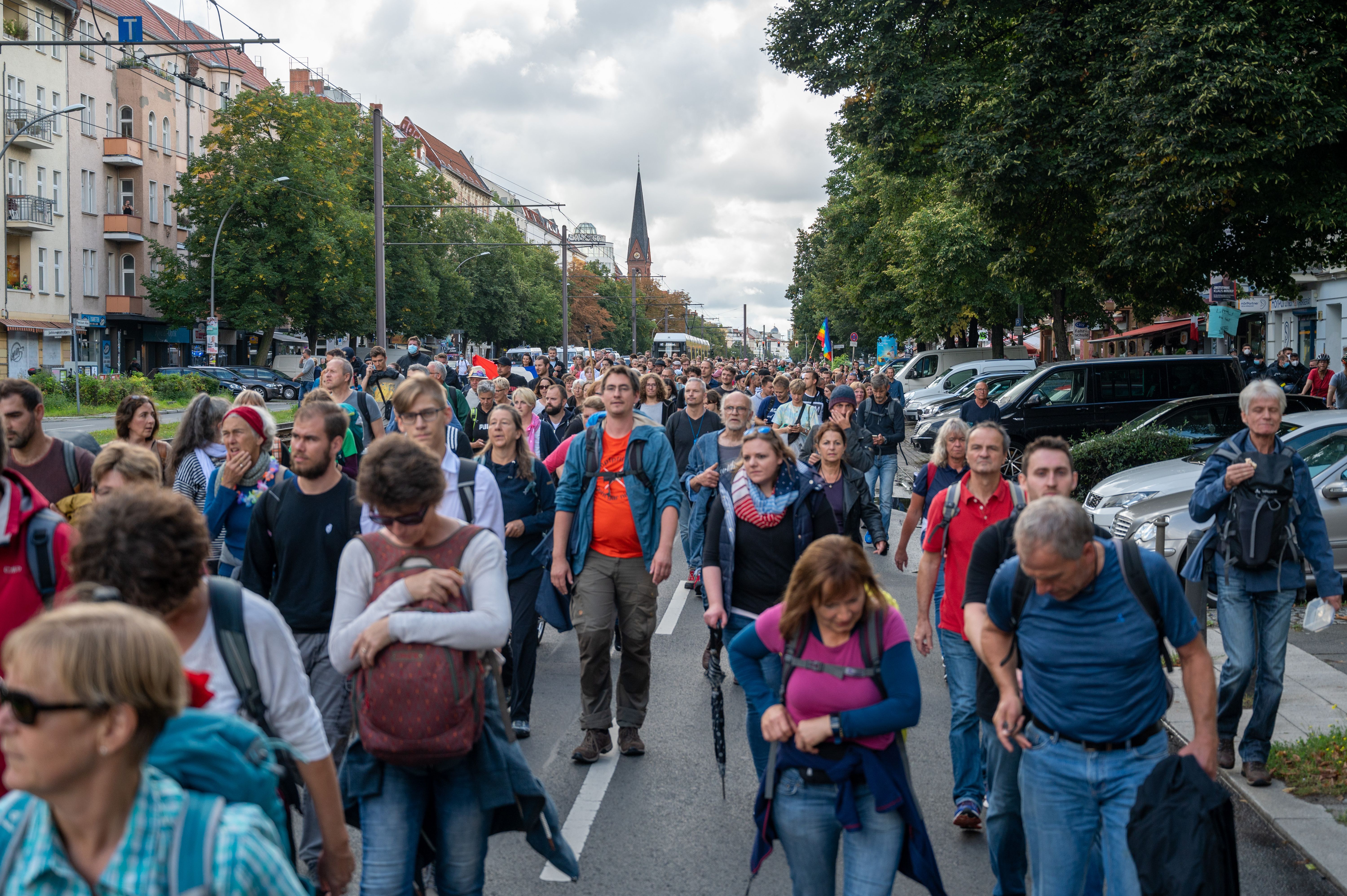 Corona-Demos in Berlin: Politischer Wandertag