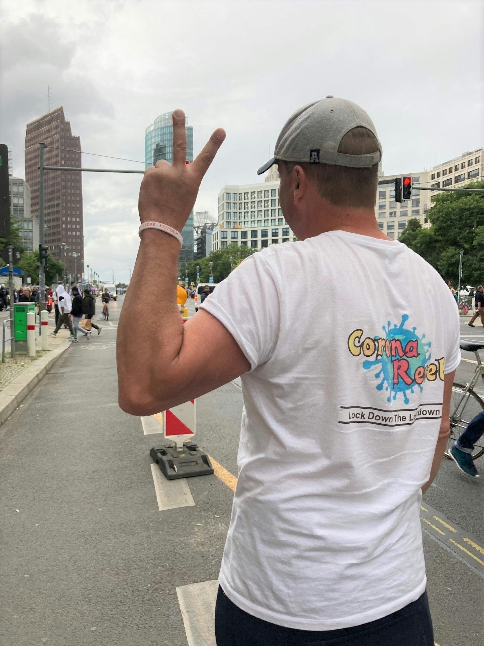 Jens aus Mecklenburg-Vorpommern geht schon lange gegen die Einschränkungen auf die Straße.