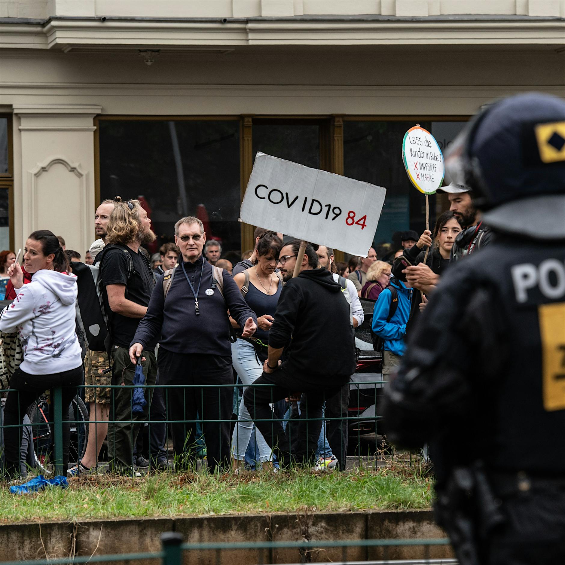 Demos in Berlin: Tausende Demonstranten am Sonntag, 80 Festnahmen