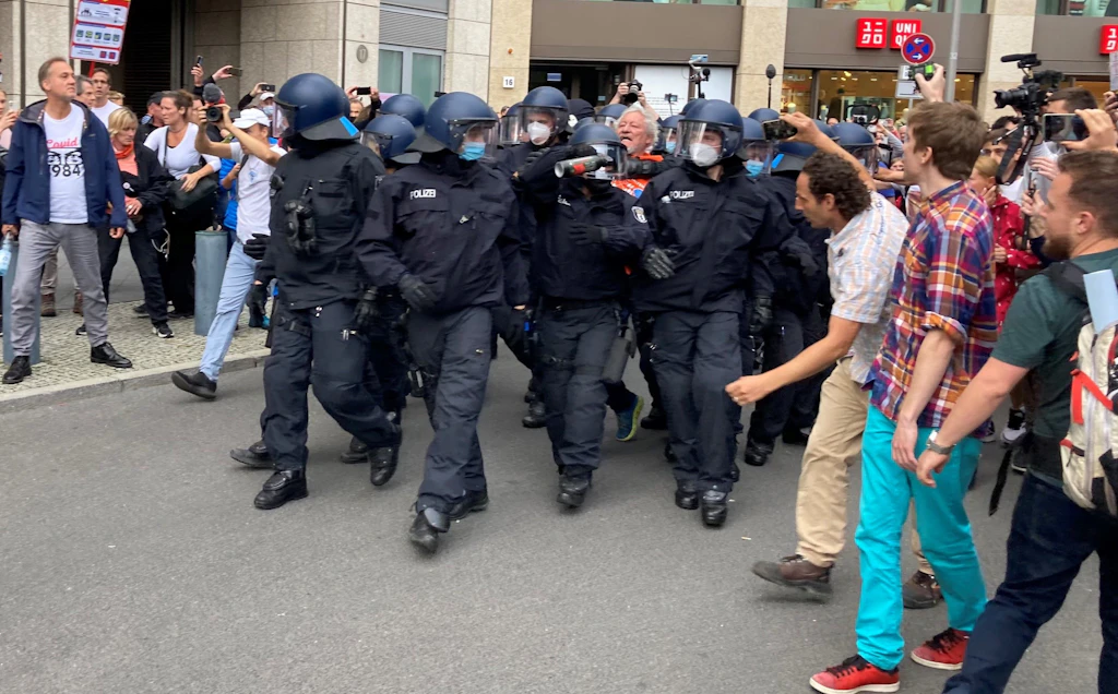 Berliner Polizei und Corona-Protestierer haben eine neue Strategie