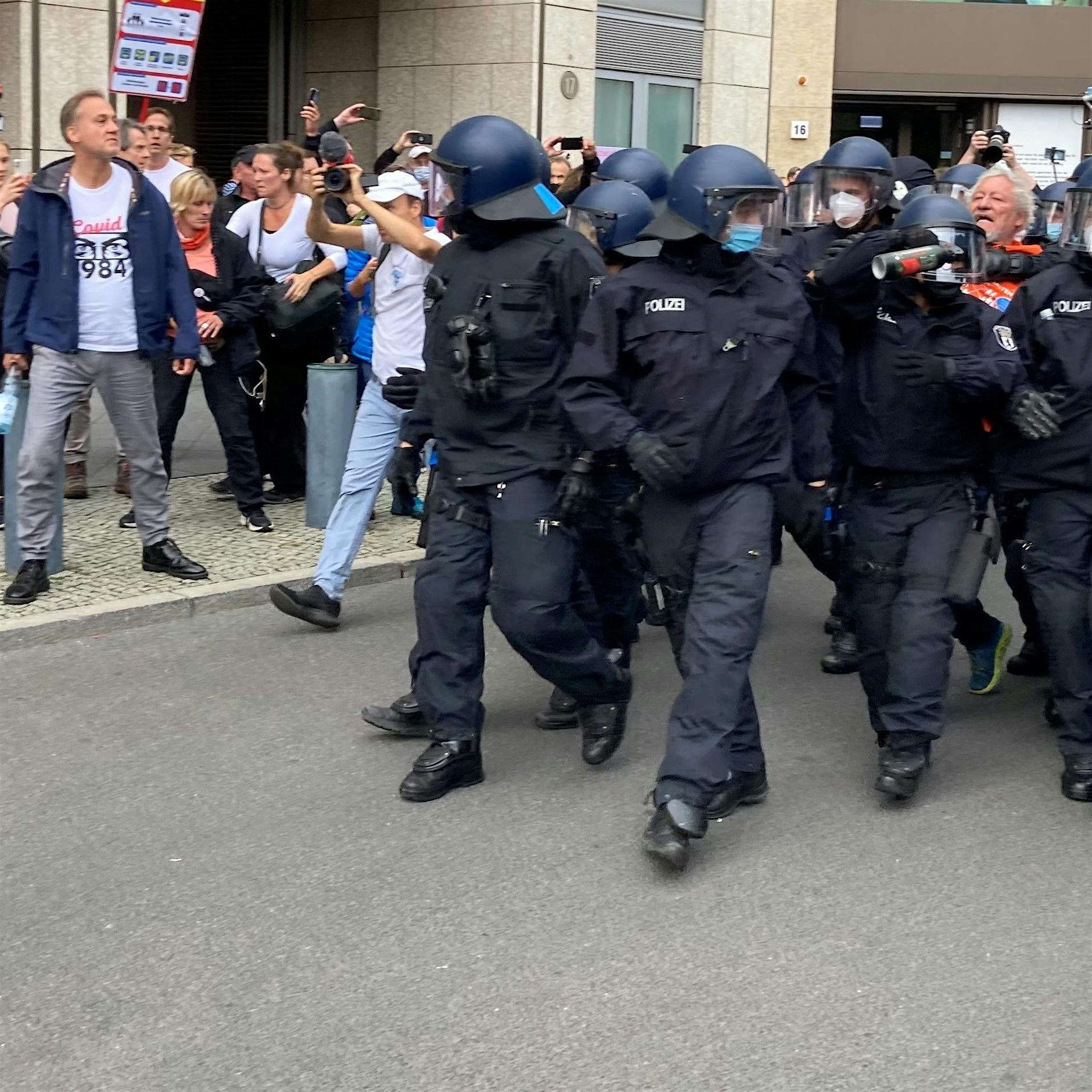 Berliner Polizei und Corona-Protestierer haben eine neue Strategie