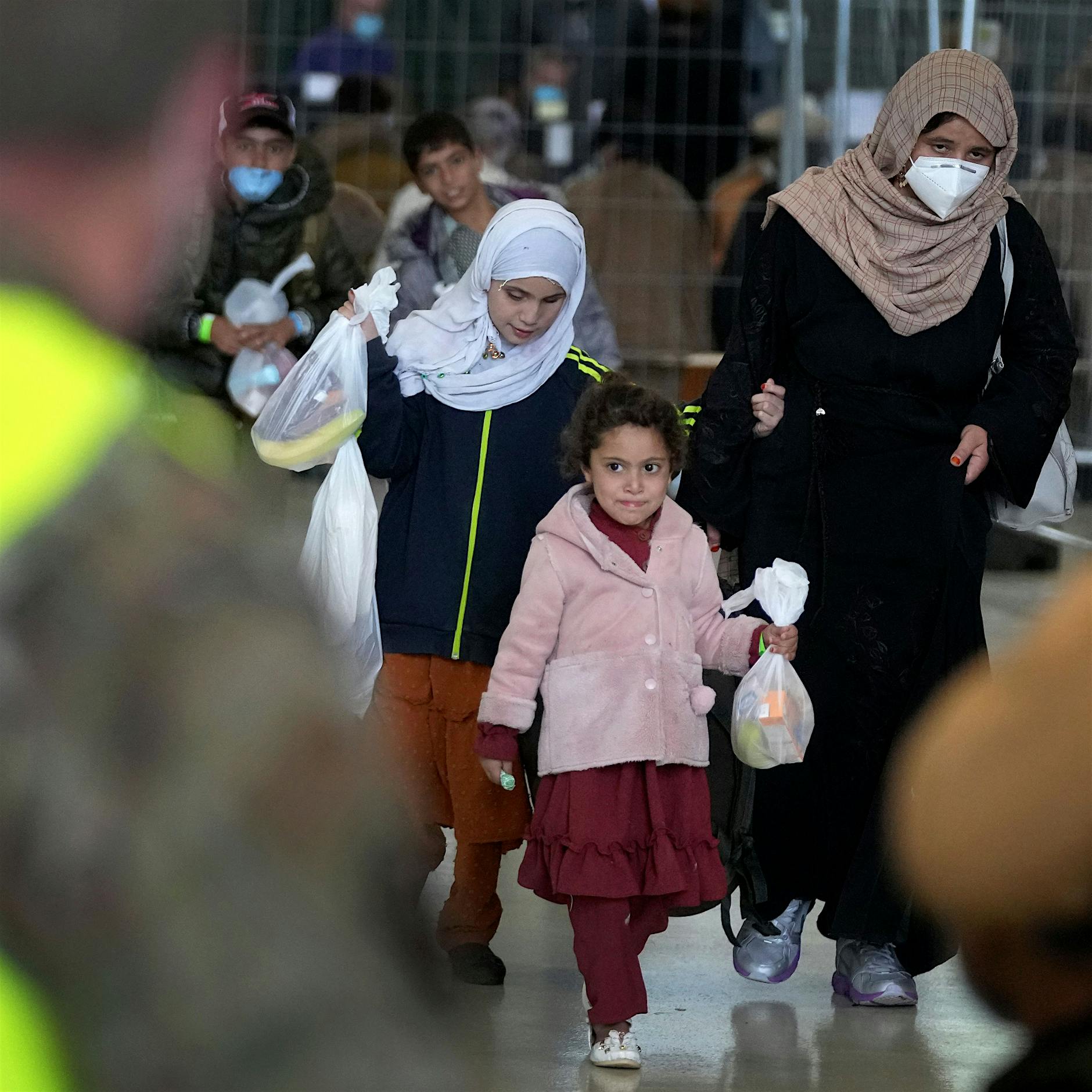 In Afghanistan warten noch 40.000 Menschen auf ihre Reise nach Deutschland