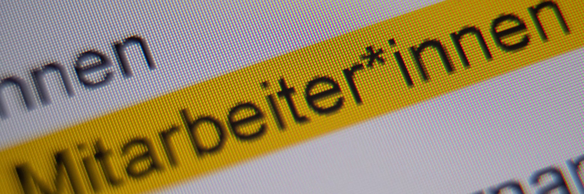 Anreden wie „Mitarbeiter*innen“ sollen an sächsischen Schulen nicht mehr verwendet werden.