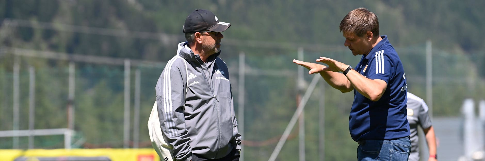 Waren mal wieder fleißig und haben nun viele Spieler zu integrieren: Union-Trainer Urs Fischer (l.) und Manager Oliver Ruhnert. 