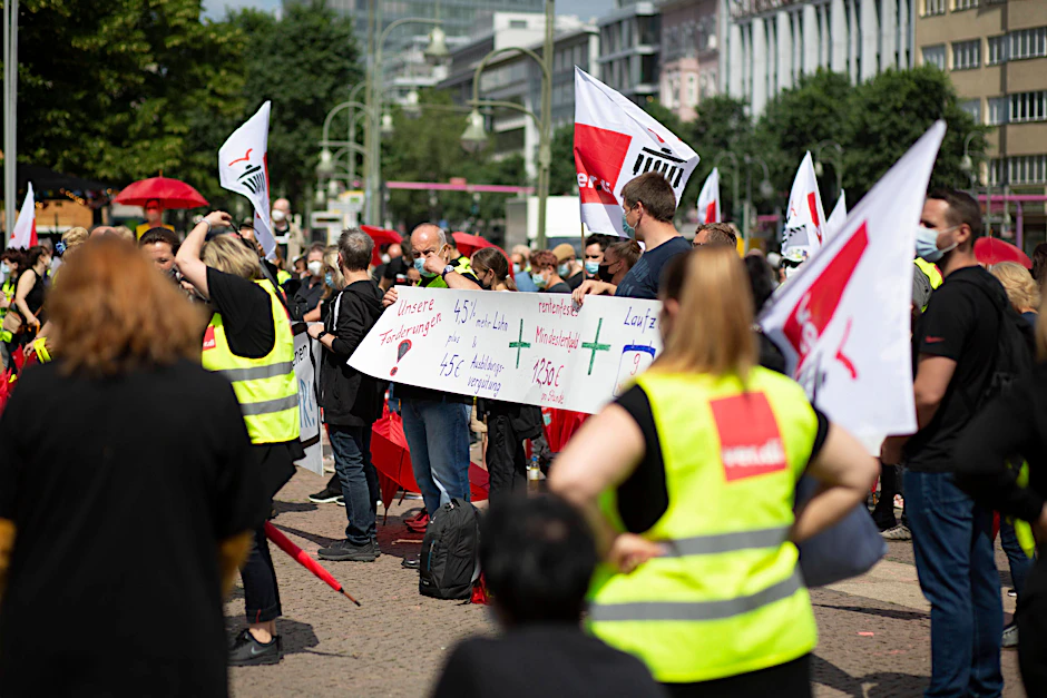 Bereits im Juli 2021 waren Beschäftigte in Berlin und in Brandenburg auf die Straße gegangen.