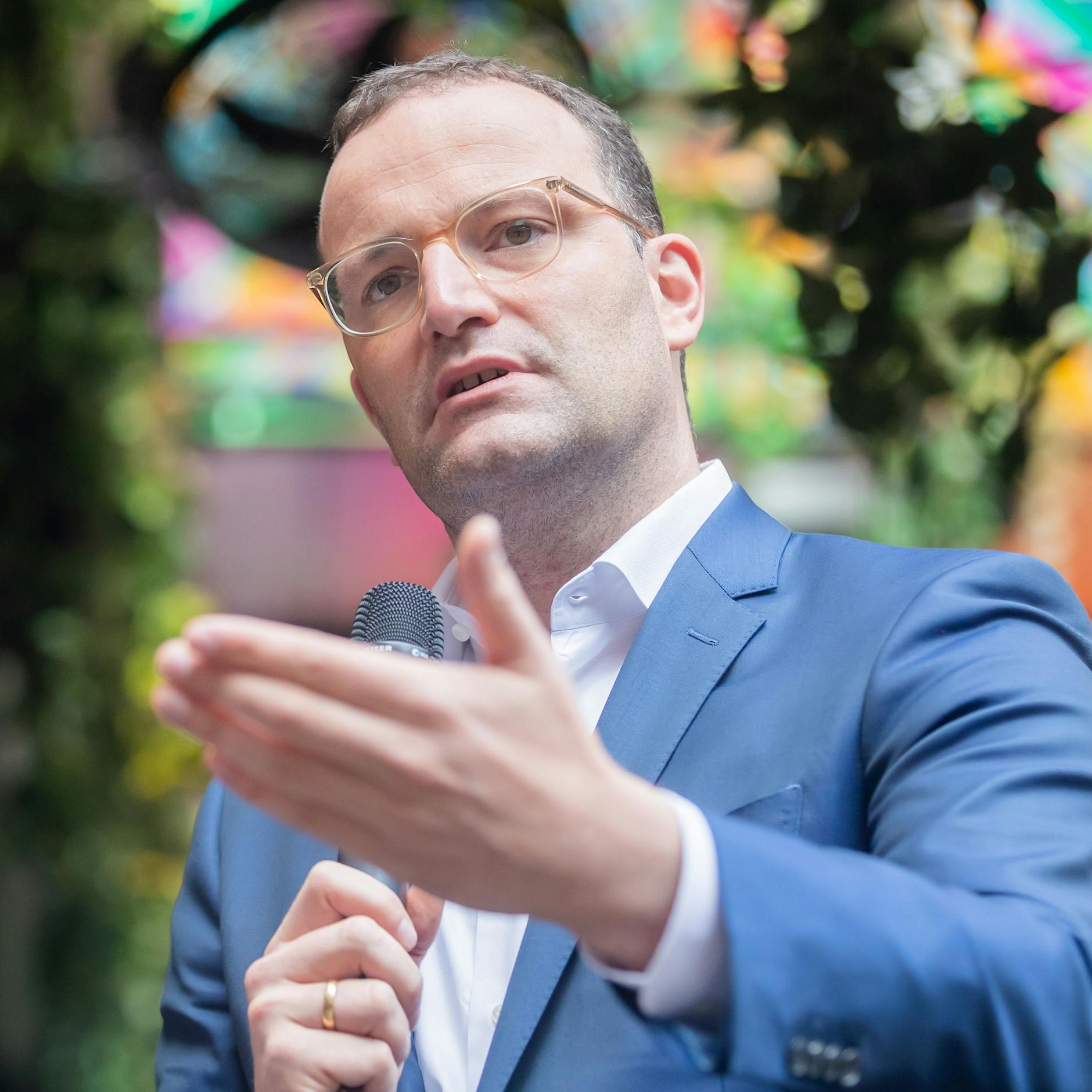 Gesundheitsminister Spahn will Gesetz ändern: Arbeitgeber sollen Impfstatus ihrer Angestellten überprüfen können